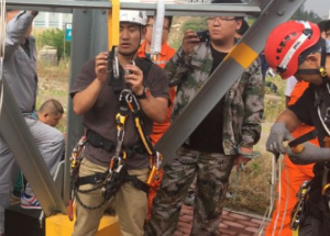 夏季國(guó)網(wǎng)進(jìn)行防墜器培訓(xùn)活動(dòng)